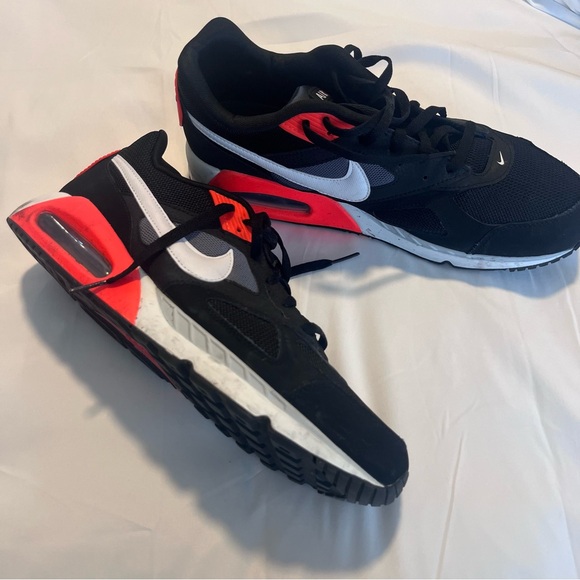 Nike Black and Red Air Max Sneakers - Picture 1 of 4